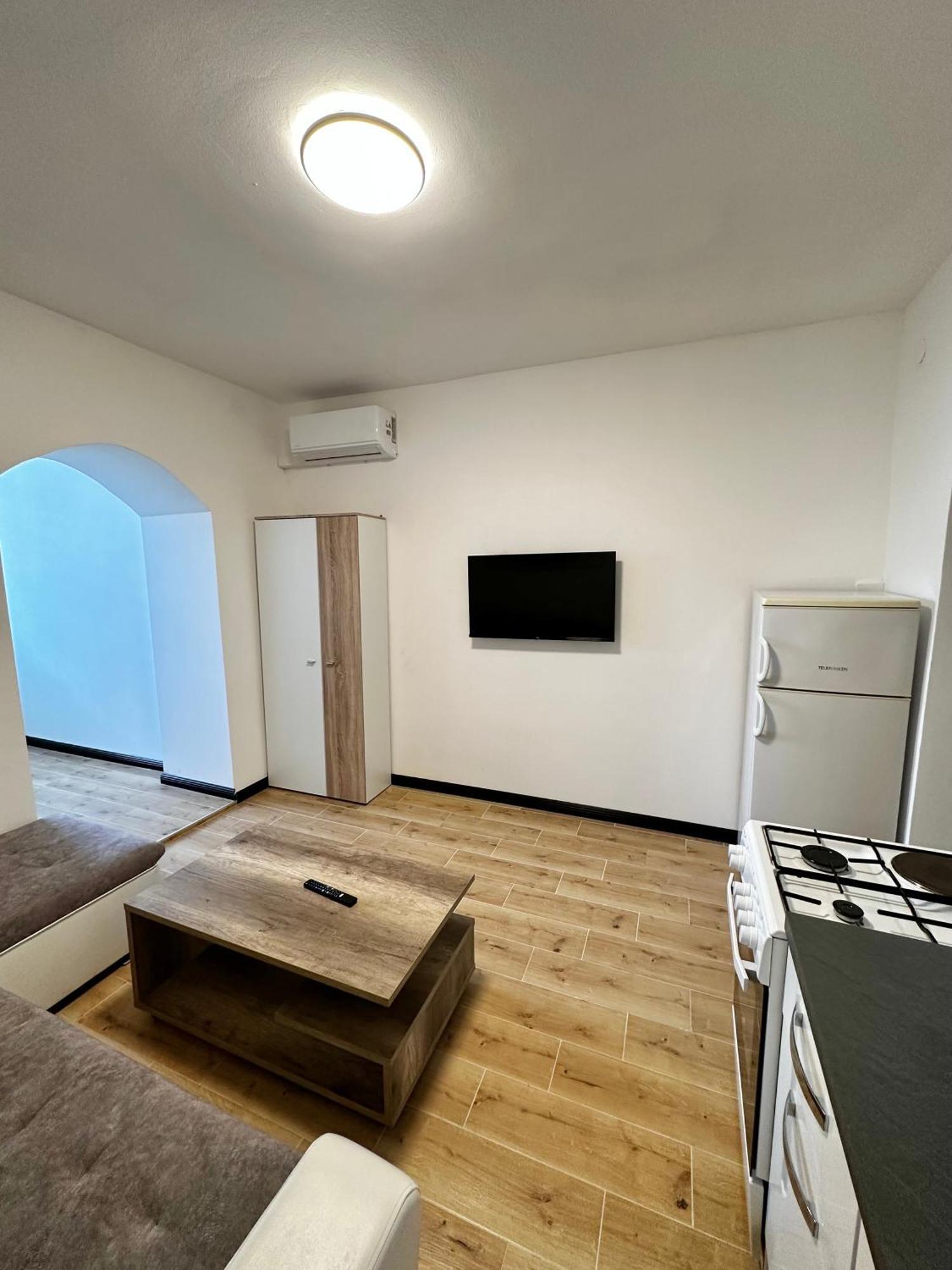 Crolivia Apartments Near Arena, Center Of พูลา ภายนอก รูปภาพ