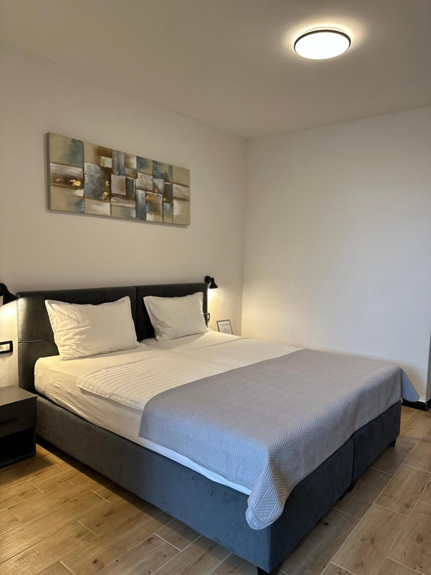 Crolivia Apartments Near Arena, Center Of พูลา ภายนอก รูปภาพ